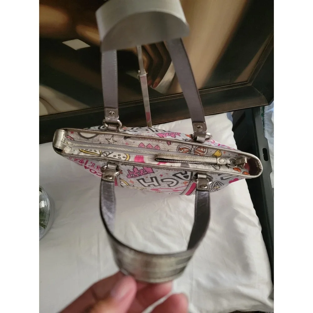 Coach‎ Poppy Graffiti Tote Bag Metallic Silver Pink Multicolor F15712
Beautiful - Picture 5 of 9